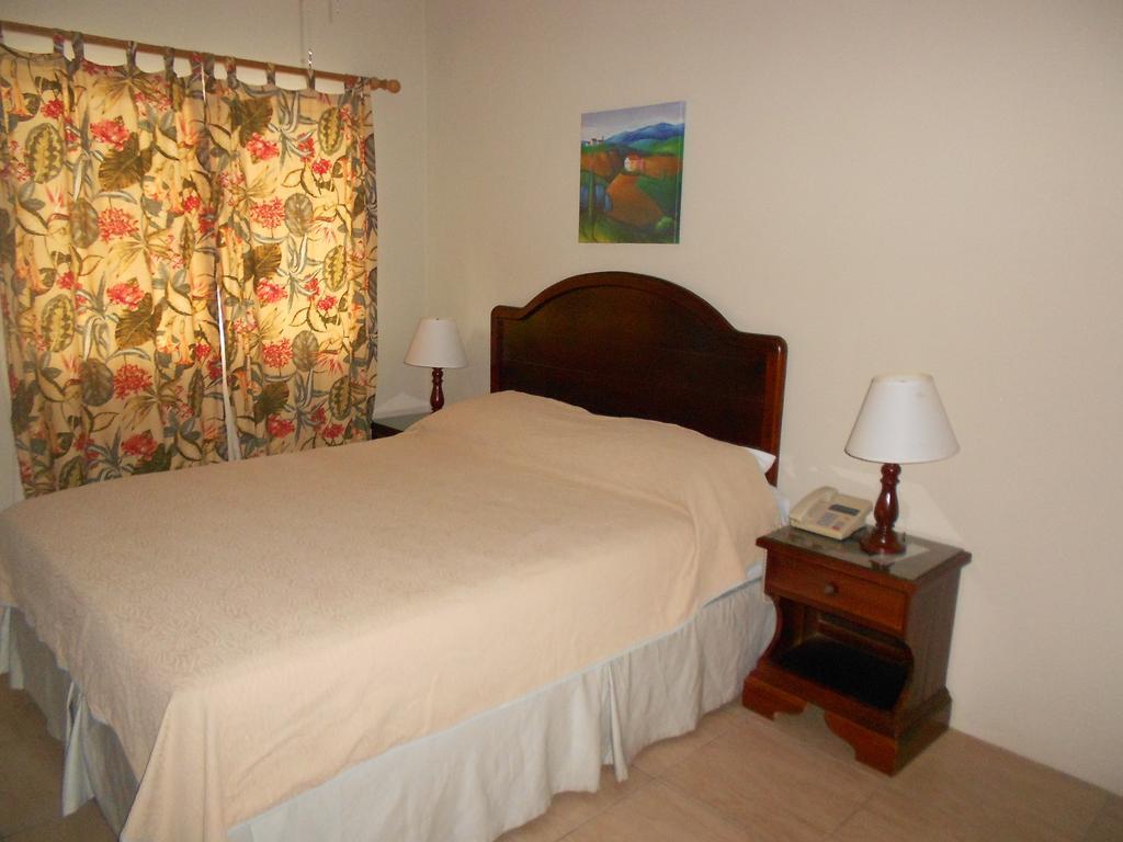 Pipers Cove Resort Runaway Bay Room photo